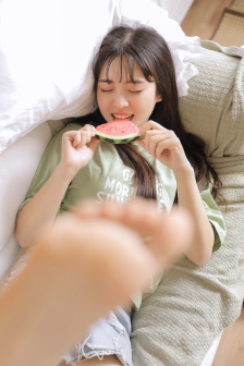忘穿内裤被同桌玩出水